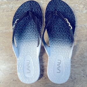 LC Lauren Conrad Black and Gray Sandals